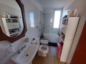 Casa en  venta de dormitorios en planta alta tipo duplex con terraza exclusiva apta crédito