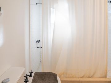 VENTA CASA COSTA ESMERALDA, BARRIO DEPORTIVA, LOTE 387, 5 AMBIENTES