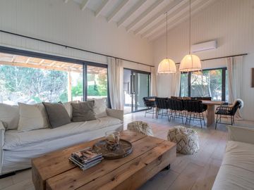 VENTA CASA COSTA ESMERALDA, BARRIO DEPORTIVA, LOTE 387, 5 AMBIENTES