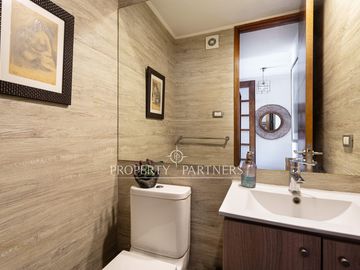 Exquisito y amplio departamento con tres dormitorios en suite y en increíble ubicación.