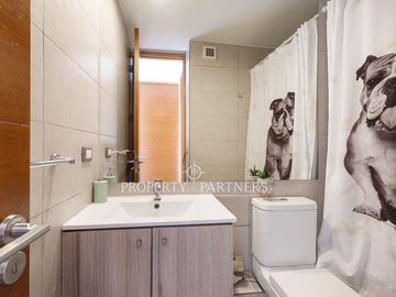 Exquisito y amplio departamento con tres dormitorios en suite y en increíble ubicación.