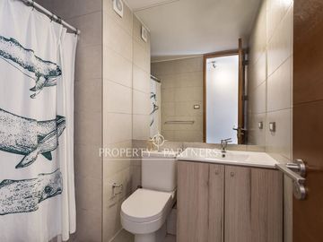 Exquisito y amplio departamento con tres dormitorios en suite y en increíble ubicación.
