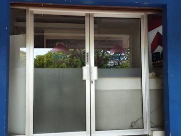 Ruko 2 lantai siap pakai di lokasi strategis , kota Deltamas