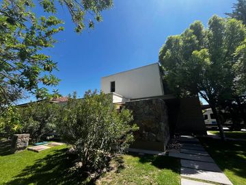 VENTA CASA Bº PUEYRREDON - CHACRAS LUJÁN DE CUYO