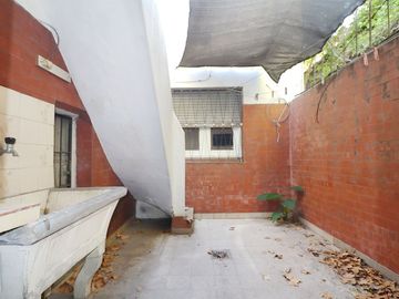 CASA 5 AMB VENTA PATERNAL LOTE PROPIO PARQUE