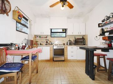 CASA 5 AMB VENTA PATERNAL LOTE PROPIO PARQUE