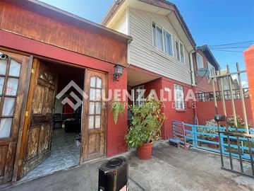Casa en Venta en Altar de la Patria con Av. Cuatro Poniente