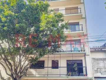 VENTA DEPTO 2 AMB CABALLITO CON TERRAZA Y PARRILLA