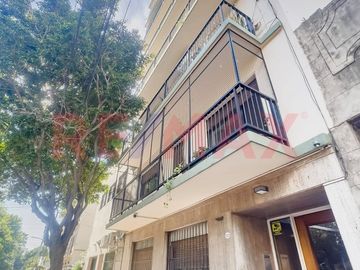 VENTA DEPTO 2 AMB CABALLITO CON TERRAZA Y PARRILLA