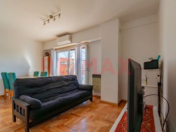 VENTA DEPTO 2 AMB CABALLITO CON TERRAZA Y PARRILLA