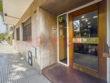 VENTA DEPTO 2 AMB CABALLITO CON TERRAZA Y PARRILLA