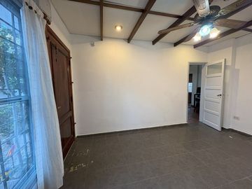 CASA DE 5 AMBIENTES VENTA C/PATIO PARRILLA PALOMAR