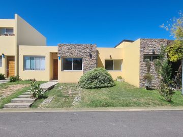 CASA 4 AMBIENTES EN VENTA MONTE GRANDE