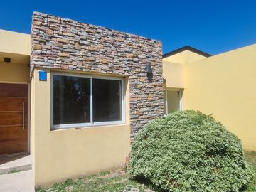 CASA 4 AMBIENTES EN VENTA MONTE GRANDE