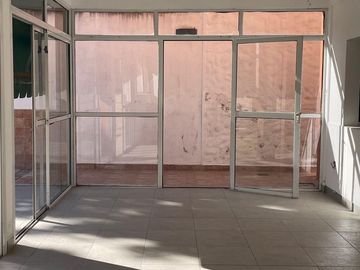 VENTA CASA TRES DORMITORIOS BARRIO ECHEVERRIA