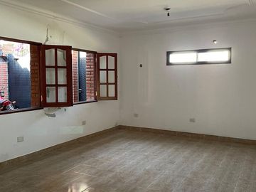VENTA CASA TRES DORMITORIOS BARRIO ECHEVERRIA