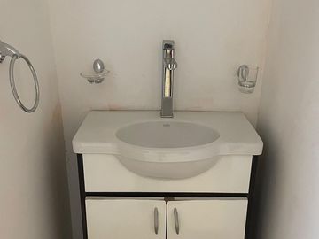 VENTA CASA TRES DORMITORIOS BARRIO ECHEVERRIA