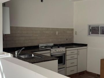 VENTA CASA TRES DORMITORIOS BARRIO ECHEVERRIA