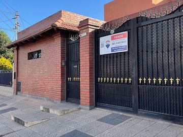VENTA CASA TRES DORMITORIOS BARRIO ECHEVERRIA