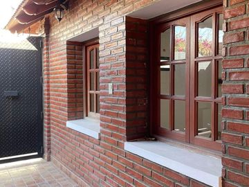 VENTA CASA TRES DORMITORIOS BARRIO ECHEVERRIA