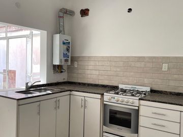 VENTA CASA TRES DORMITORIOS BARRIO ECHEVERRIA