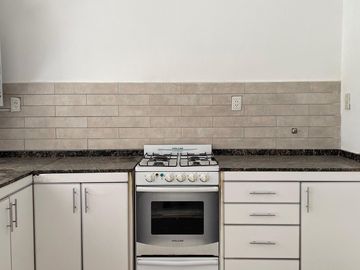 VENTA CASA TRES DORMITORIOS BARRIO ECHEVERRIA