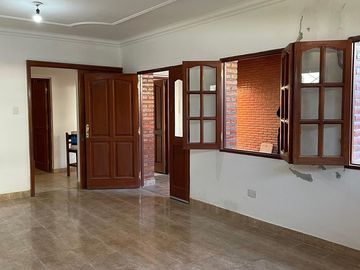 VENTA CASA TRES DORMITORIOS BARRIO ECHEVERRIA