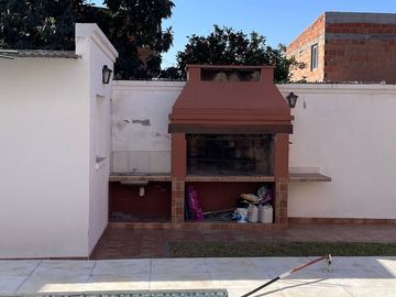 VENTA CASA TRES DORMITORIOS BARRIO ECHEVERRIA