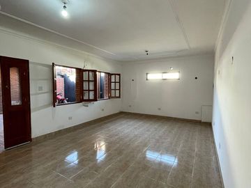 VENTA CASA TRES DORMITORIOS BARRIO ECHEVERRIA
