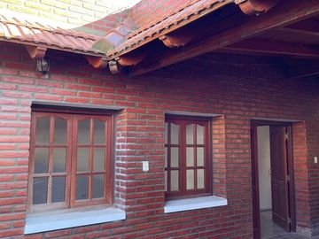 VENTA CASA TRES DORMITORIOS BARRIO ECHEVERRIA