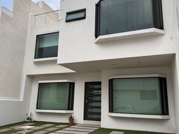 Casa en renta en Lucepolis coto club en milenio III. Queretaro
