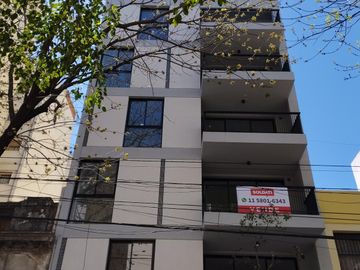 Departamento de 2 ambientes frente con Balcón en Venta - Caballito