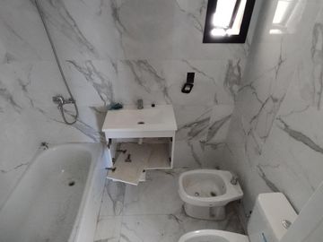 Departamento de 2 ambientes frente con Balcón en Venta - Caballito