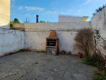 Hermosa Casa 3 Amb con patio amplio, terraza balcon y garaje - Quilmes Centro