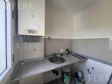 Venta departamento 3 ambientes con balcón en Wilde