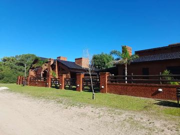 Casa en venta - 2 Dormitorios 1 Baño - 87Mts2 - Nueva Atlantis