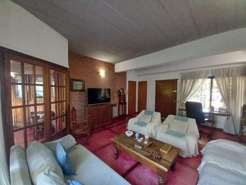 Casa con buen terreno en La Merced, Beccar