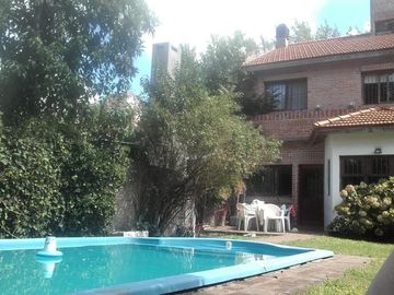 Casa con buen terreno en La Merced, Beccar