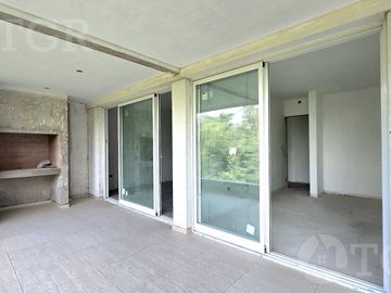 VENTA Departamento en  Canning de 3 ambientes al frente con amenities