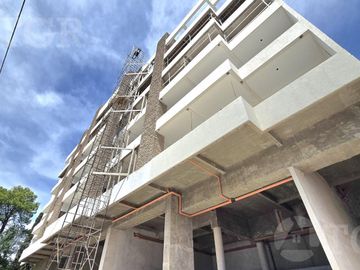 VENTA Departamento en  Canning de 3 ambientes al frente con amenities