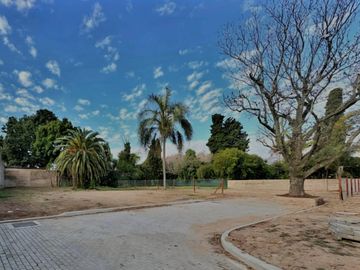 Terreno en  Venta dentro de Barrio Cerrado de 3 Lotes en San Isidro