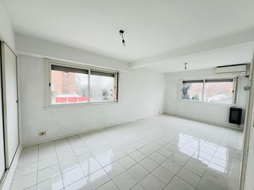 Departamento monoambiente con cochera en  venta en San Isidro