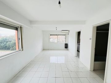 Departamento monoambiente con cochera en  venta en San Isidro