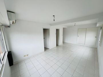 Departamento monoambiente con cochera en  venta en San Isidro