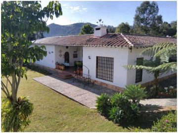 Hermosa casa campestre en la Ceja Antioquia 10.000 m2