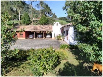 Hermosa casa campestre en la Ceja Antioquia 10.000 m2
