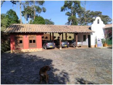Hermosa casa campestre en la Ceja Antioquia 10.000 m2