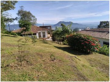 Hermosa casa campestre en la Ceja Antioquia 10.000 m2