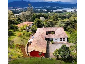 Hermosa casa campestre en la Ceja Antioquia 10.000 m2
