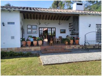 Hermosa casa campestre en la Ceja Antioquia 10.000 m2